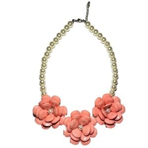 Fashion faux pearl and pink floral necklace Women’s costume jewelry